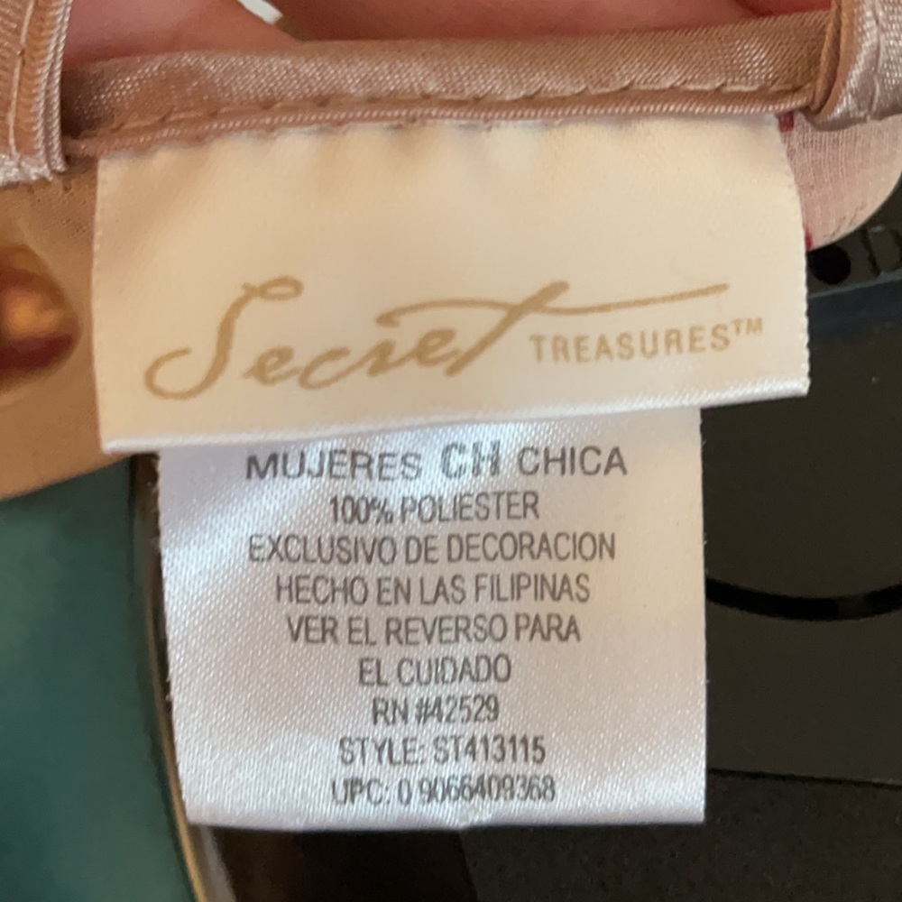 Secret Treasures Robe - Picture 5 of 6